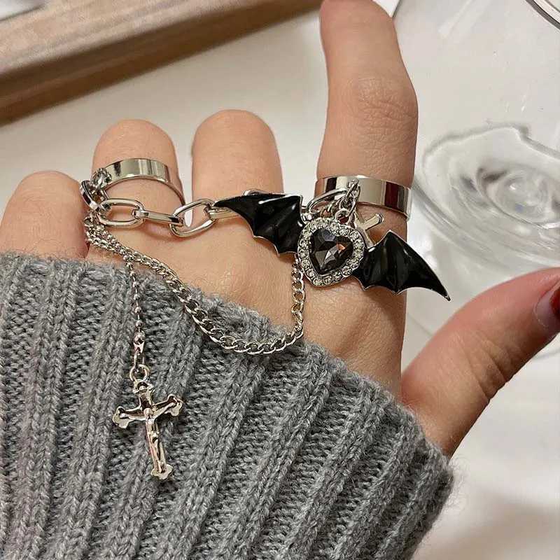 Punk Gothic Black Bat Wing Cross Chain Rings for Men Women Hip Hop Crystal Heart Cross Irregular Double Finger Rings JewelryXJ250219
