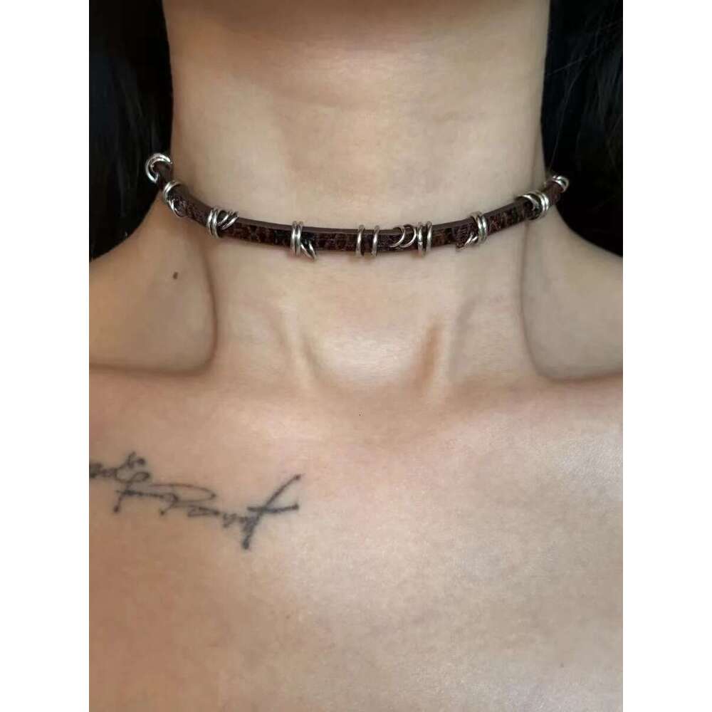 Punk leather choker sweet spicy girl personality necklace light niche dark cool style collarbone chain woman