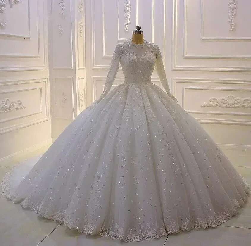 Customized Muslim Long Sleeve Wedding Dress 2024 Chapel Train Appliques Beads Ballgown Lace- Up Back Plus Size Bridal Gown
