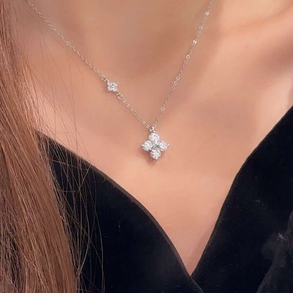Butterfly sterg sier necklace, light , high-end feeg, lucky clover zircon collarbone chain, heart pendant