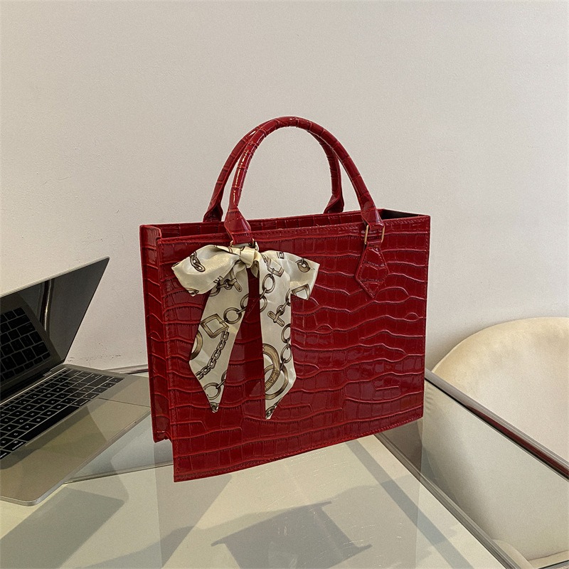 Fashionable Retro Handbag for Women - Solid Color, Large Capacity, Stone Patterned Shoulder Bag