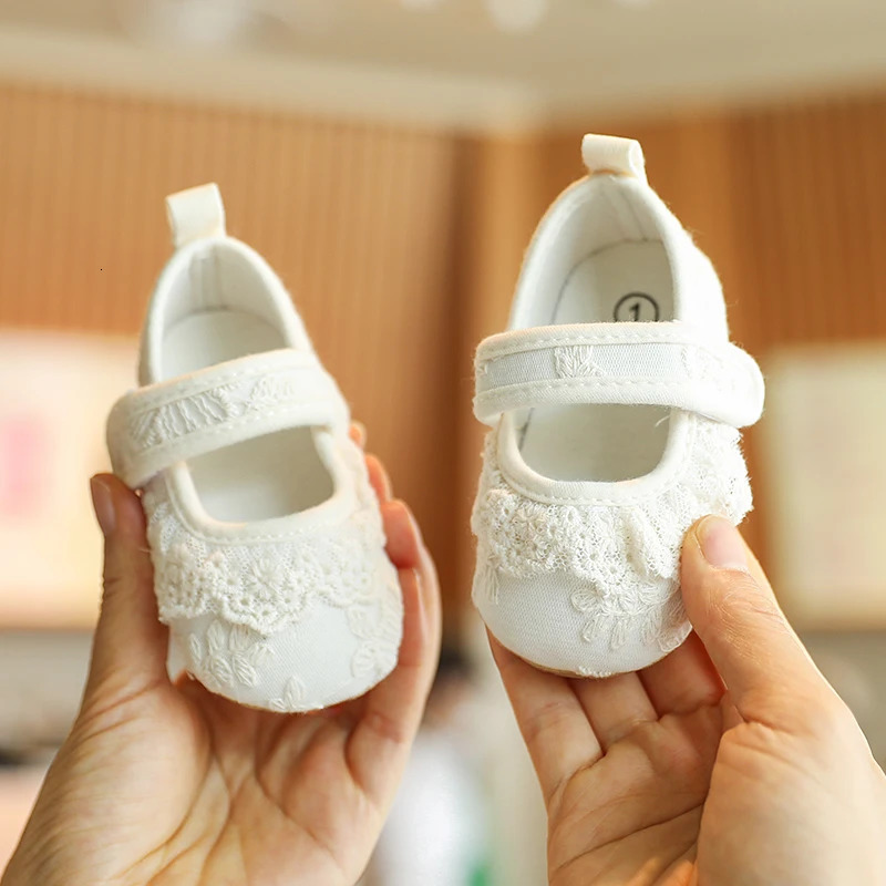 Cute White Lace Baby Girl Princess shoes Baby Moccasins Moccs Shoes Bow Fringe Rubber Soled Non-slip Footwear Crib Shoes 250219
