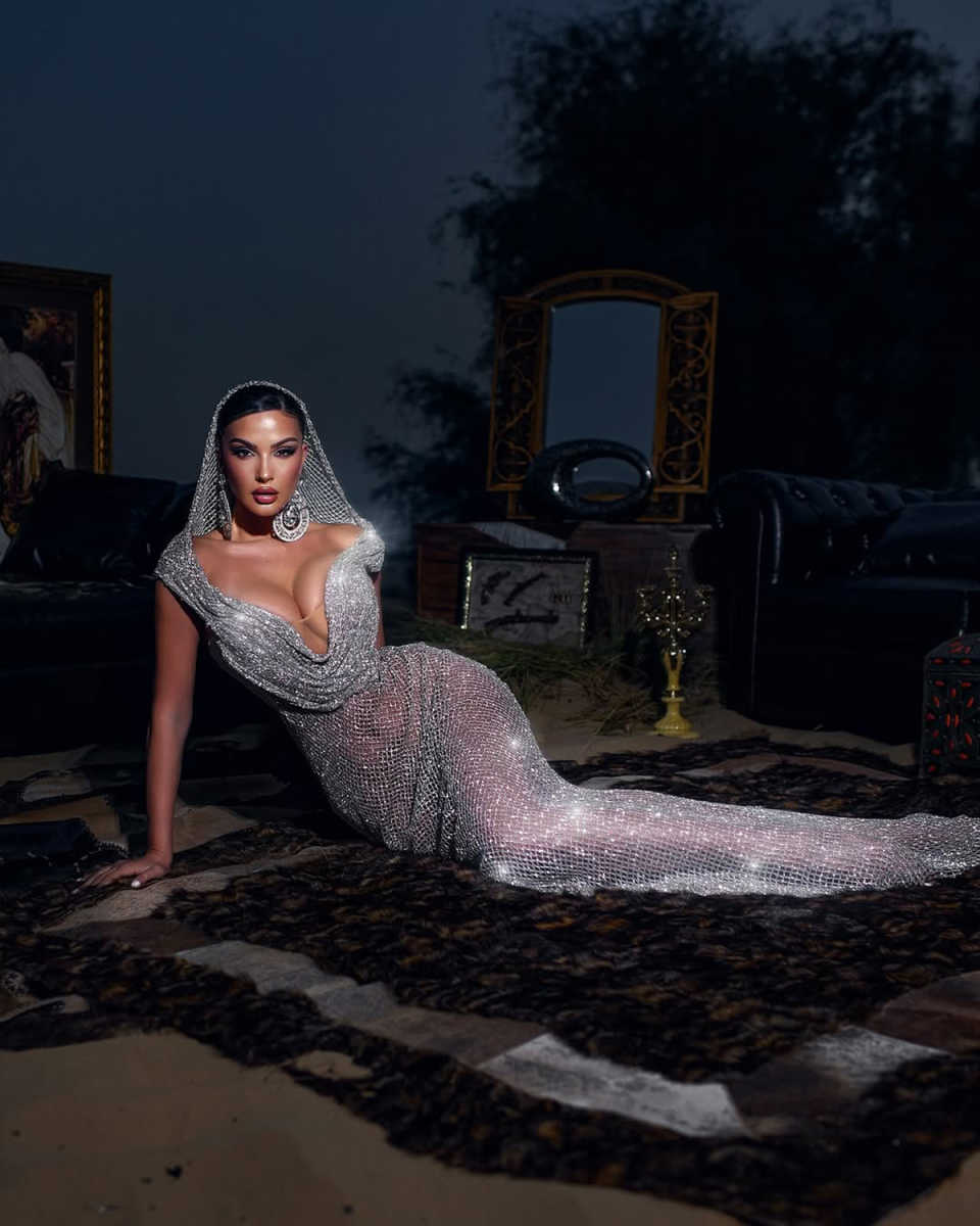 Sexy Evening Dresses For Women V Neck Sleeveless Gown Lace Sequins Sweep Train Customized Dress
