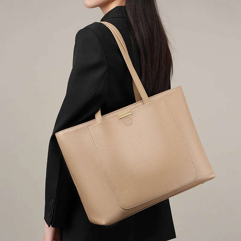 Women's Large Capacity Shoulder Bag High-End Ladies Genuine Leather Commuter Shopper Bags High Quality Handbag Big Tote