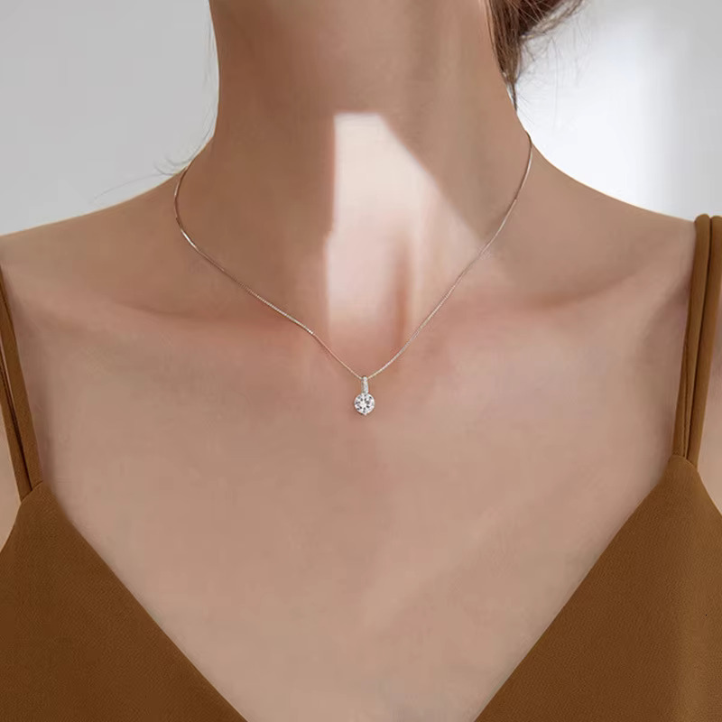 Shiny Moissanite Necklaces for Women Zircon Water Drop Pendant Clavicle Chain Necklace Valentines Day Gift Wedding Jewelry