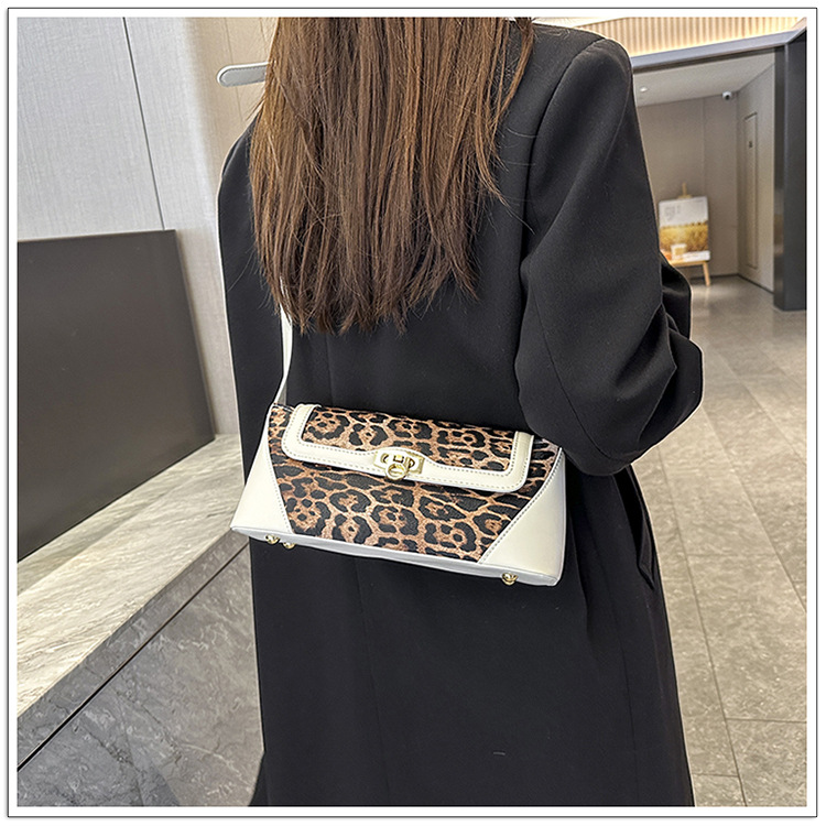 Designer 2024 Autumn/Winter leopard print casual high-grade one-shoulder splicing small square Retro commuter crossbody fashion all-match women's