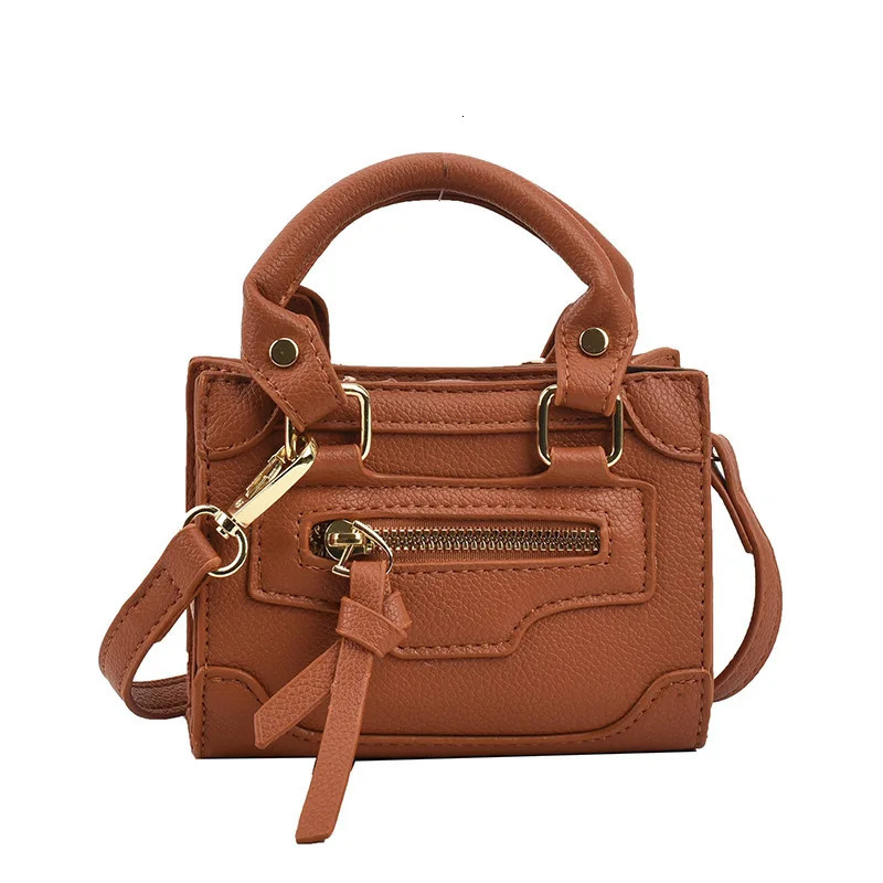 Korean Version Handsome Girl Small Square Retro Locomotive Bag Foreign Style Childrens Messenger Bag Street S Accessories 250219