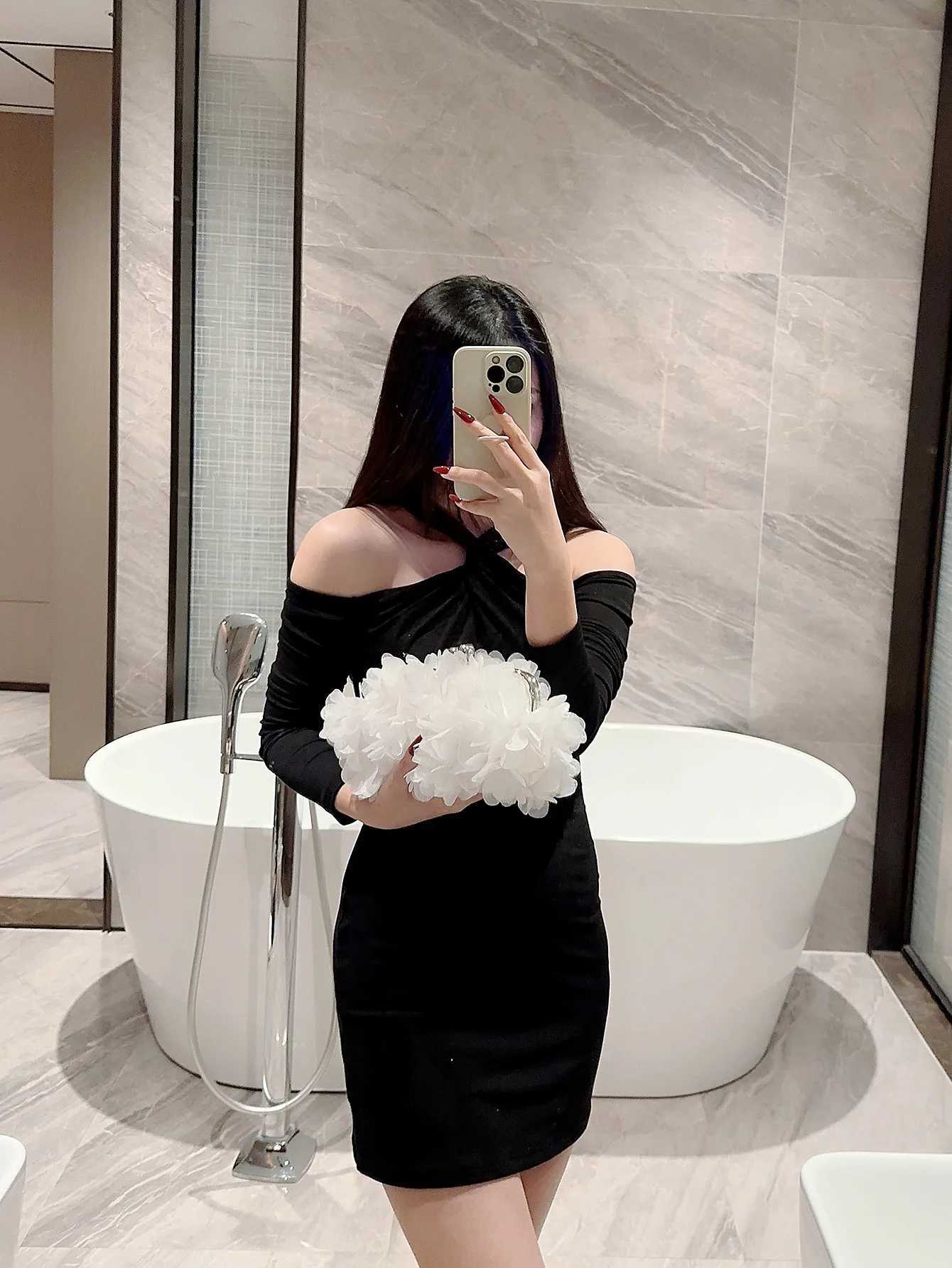 2025S Designer Lady Spring Summer white Wedding wer Design Romantic Bridal Clutch Prom Party Evening Dress Chain Bag Wine Handba250218 Shoulder crossb