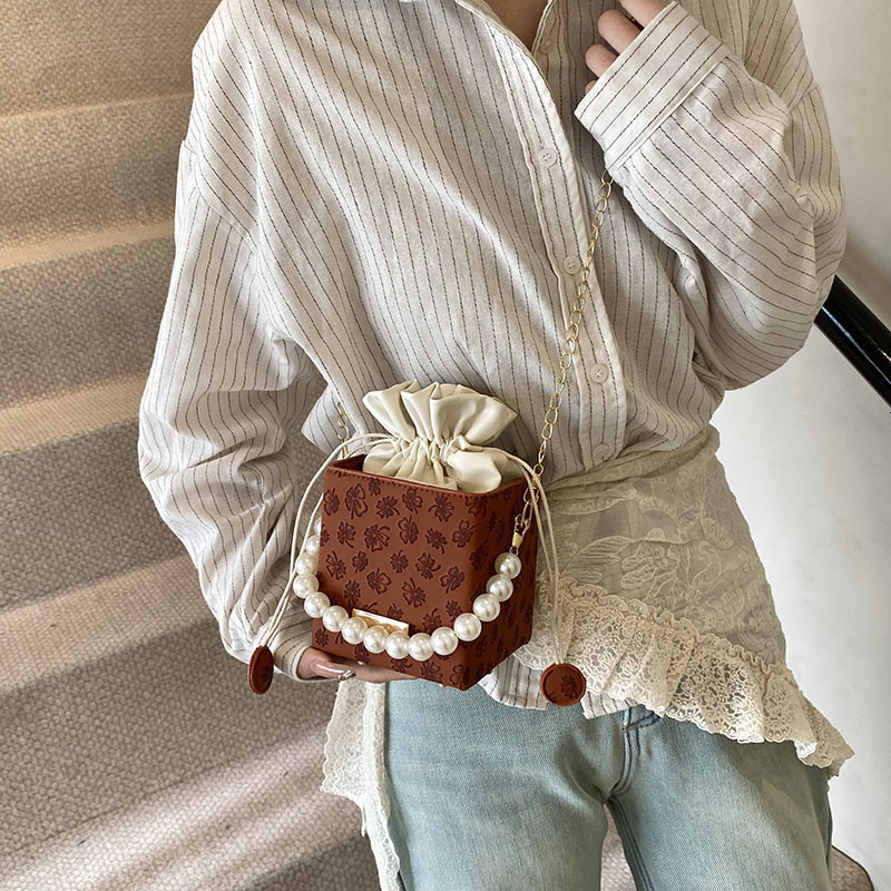 2025 Spring New Fashionable and Western Style Pearl Handheld Personalized Drawstring Chain Shoulder Strap Small Square Bag #swissmilitary