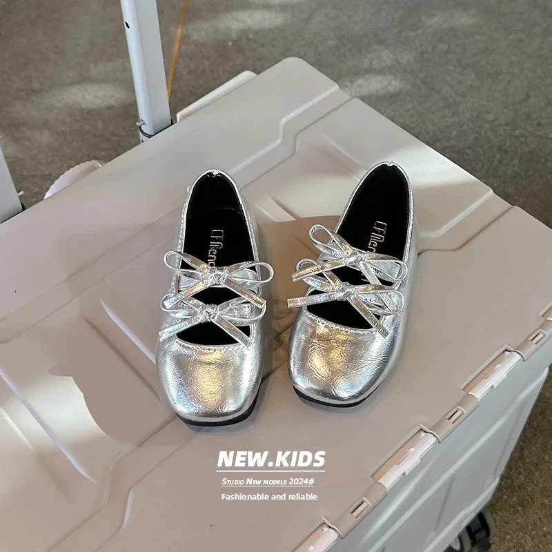 Autumn Children Leather Shoes for Girls Fashion Princess Style Soft Bottom Sweet Bowtie Dancing Versatile Party Shoes 250219
