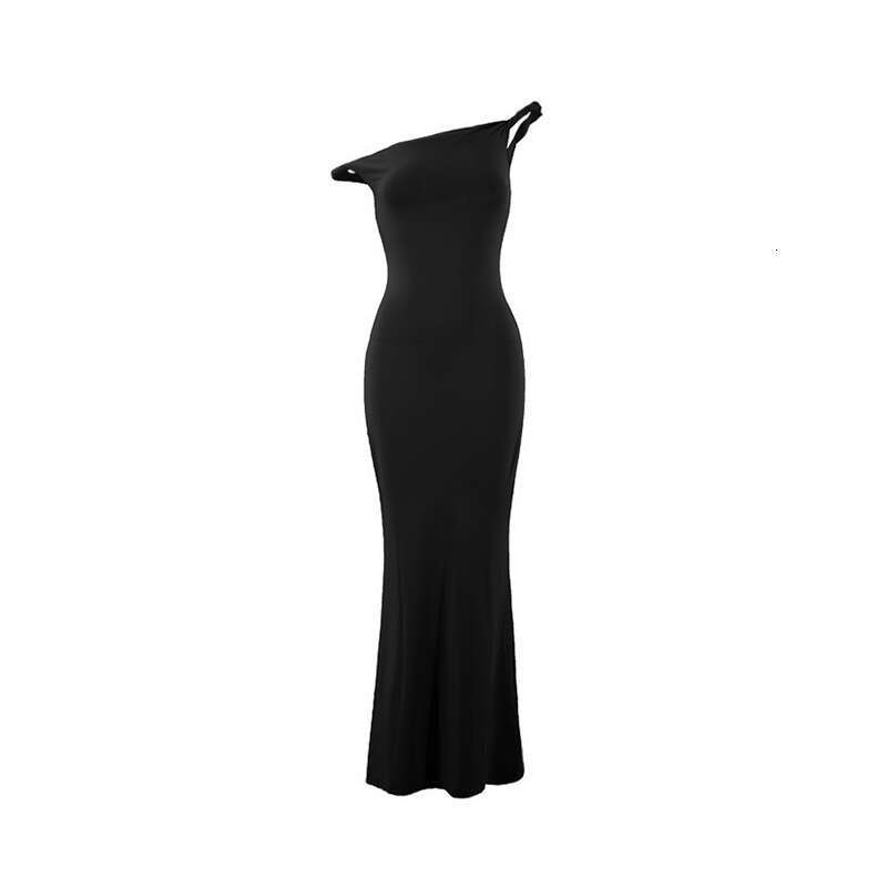 European and American style autumn women's sexy one slanted shoulder slim fit bag buttocks solid color dress for women 2025 temperament versatile