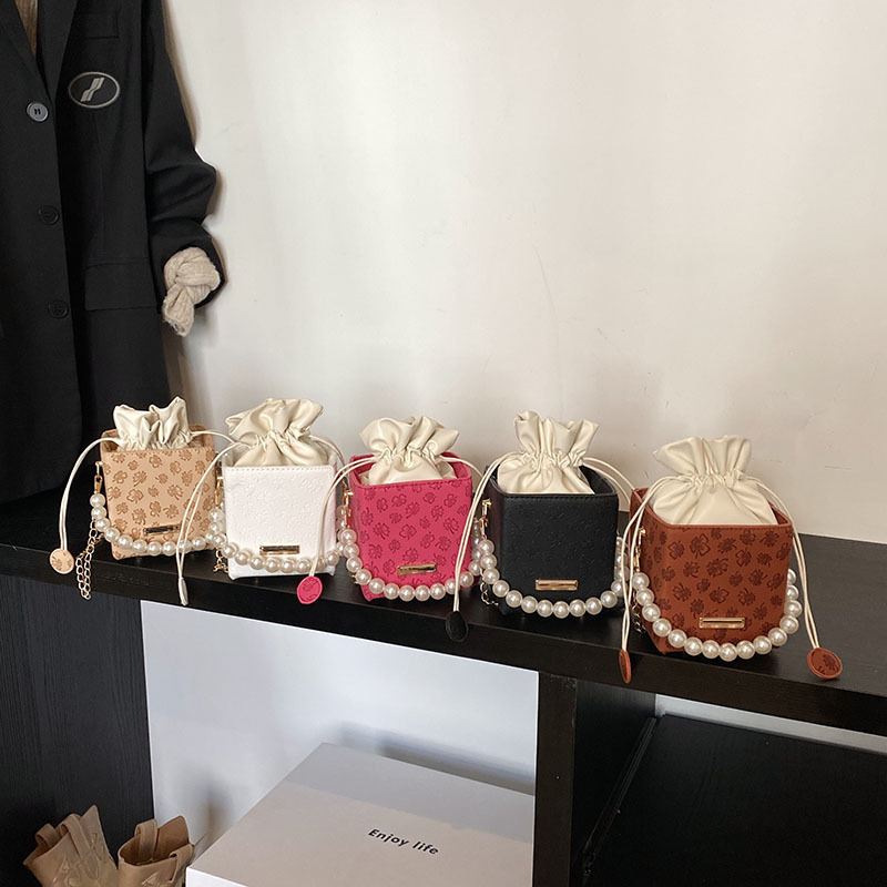 2025 Spring New Fashionable and Western Style Pearl Handheld Personalized Drawstring Chain Shoulder Strap Small Square Bag #swissmilitary