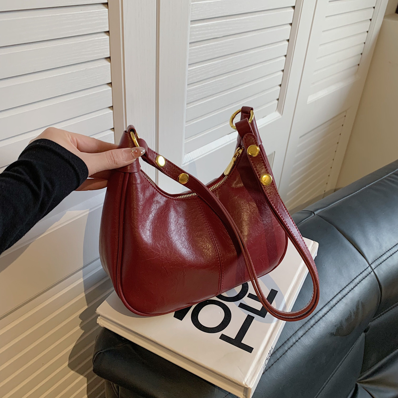 2025 Spring New Women's Oil Wax Leather Underarm Small Trendy Texture Single Shoulder Crossbody Bag #swissmilitary