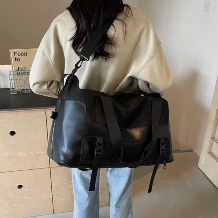Travel bag men's business trip handbag large capacity short distance travel bag sports luggage bag fitness bag One Shoulder Messenger Bag 250115