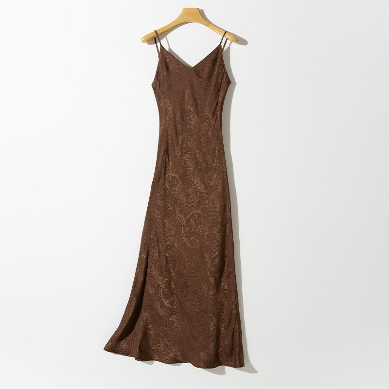 Vibrant Chinese-Inspired Jacquard Dress for Spring/Summer 2025 Featuring Mountain & Sea Dragon Motifs, Elegant V-Neckline