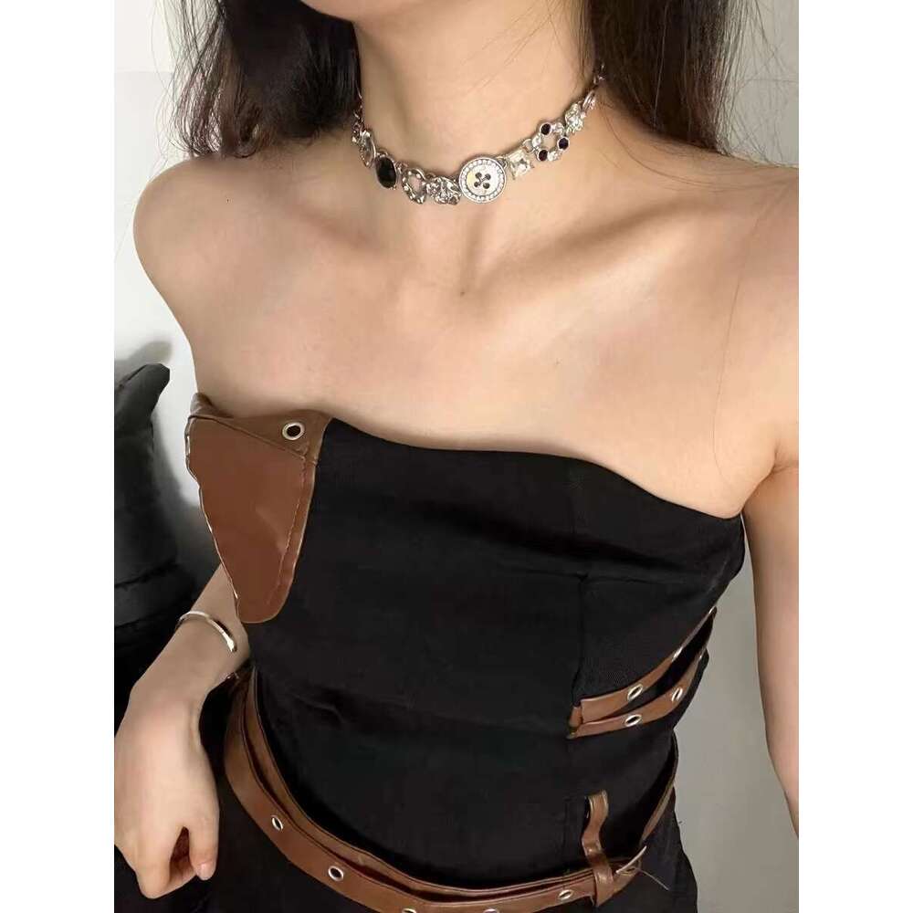 Y2k Sweet Cool Style White Button Necklace, Small and Popular Design, High end, Exquisite Collar Chain, Light Neckchain Trend