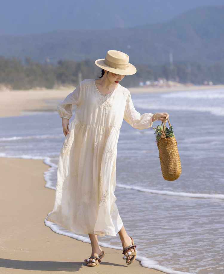 High-End Loose Fit White Ramie Dress with Intricate Embroidery for Spring/Summer 2025 - Perfect for Travelling