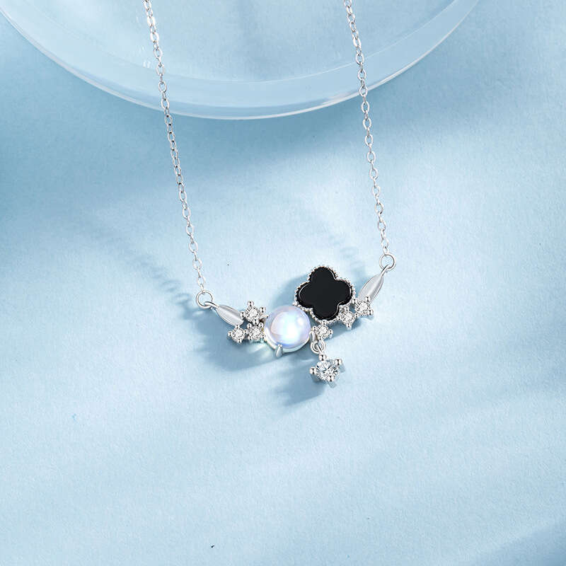 Lucky Clover sterg sier necklace for women, fashionable and versatile, black agate collarbone chain, ins style wer pendant