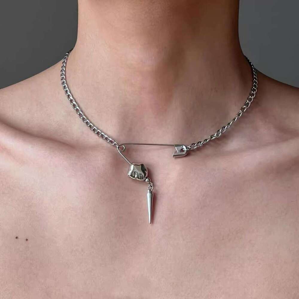 Pin, rivet, necklace, titanium steel, non fading collarbone chain, simple and niche design, high-end hip-hop, ins, street fashion