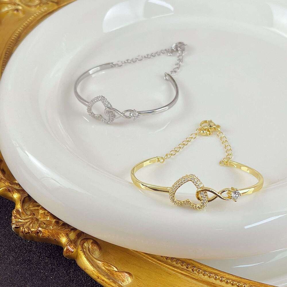 Sweet Exquisite Micro Inlaid Love Bracelet, Feminine Style, Light , High Grade, Fashionable Versatile, Western Style Bracelet and Handpiece
