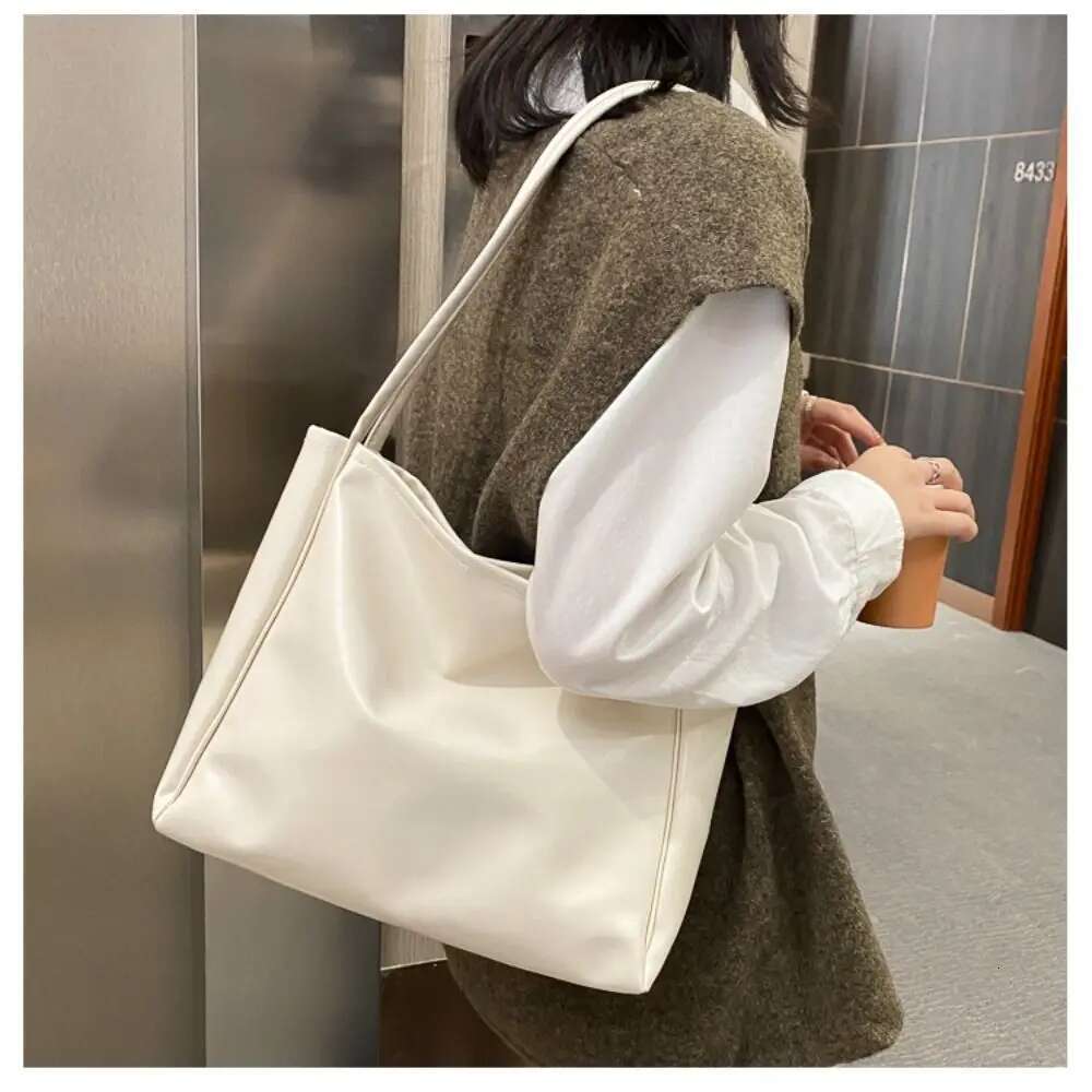 New Fashionable Handbag With Simple Temperament Western Style Large Capacity Single Shoulder Casual Shopping Bag, Designer Handbag