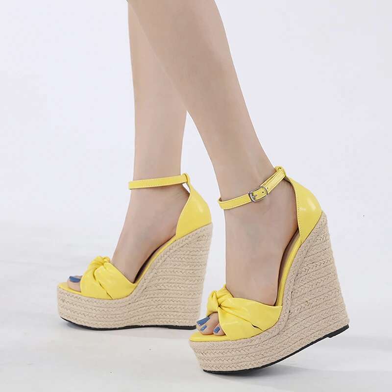 Fashion Solid Platform Wedges Sandals Women Design Buckle Strap Cane Weave Summer Peep Toe Ladies Shoes