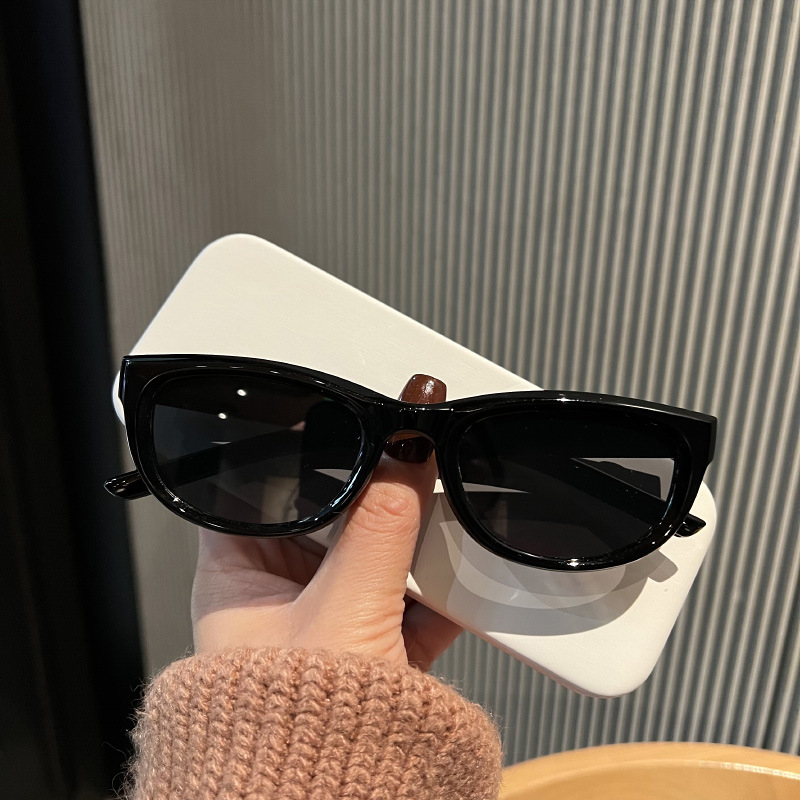 New Olive green cat eye sunglasses for women, with a small face and a concave design for sun shading and street photography. Sunglasses