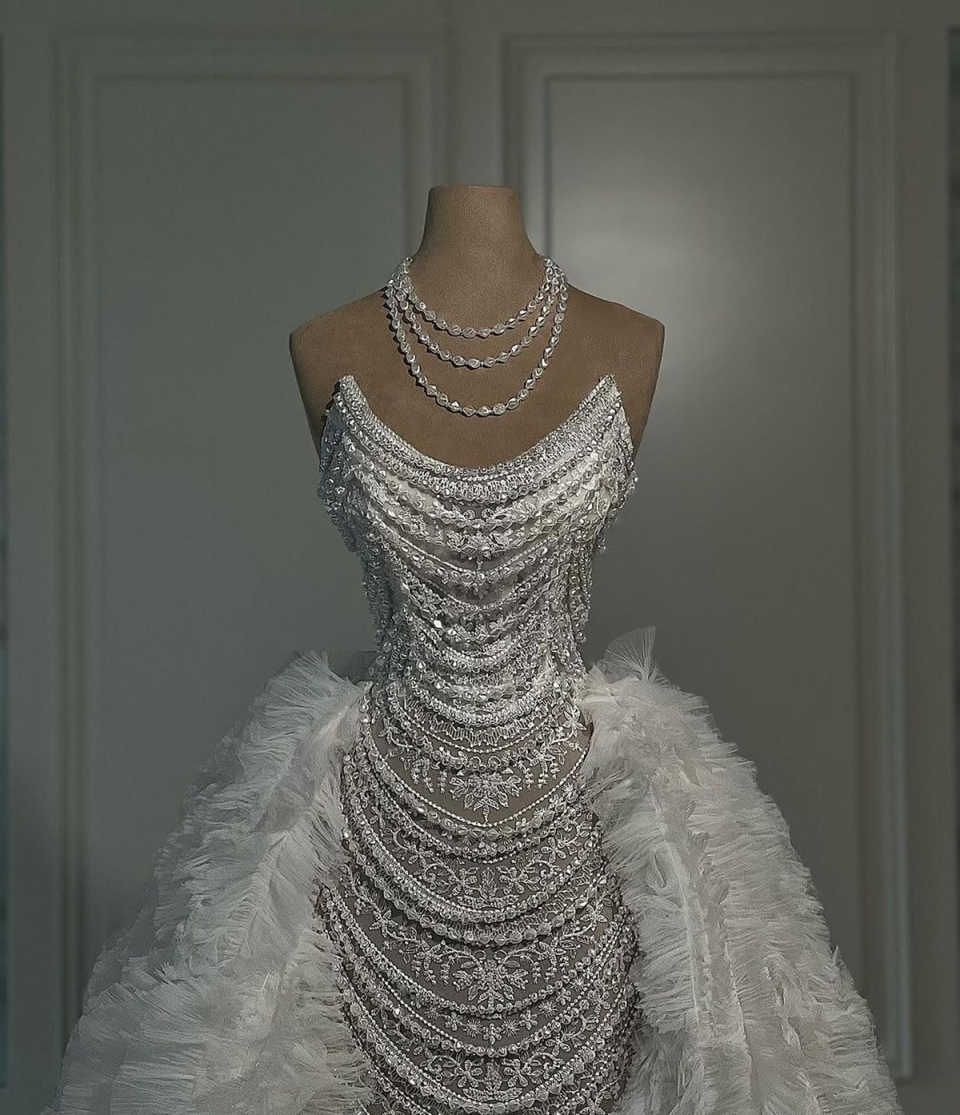 Luxury Mermaid Wedding Dress Beading Sequins Strapless Bride Gowns Sleeveless Ruffles Sweep Train Bridal Dresses Customized