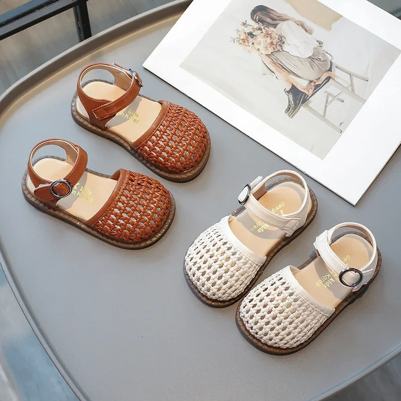 Kids Sandals for Girls Summer Princess Solid Color Cut-outs Flat Sandals Fashion Causal Children Toe-capped School Beach Sandals 250219
