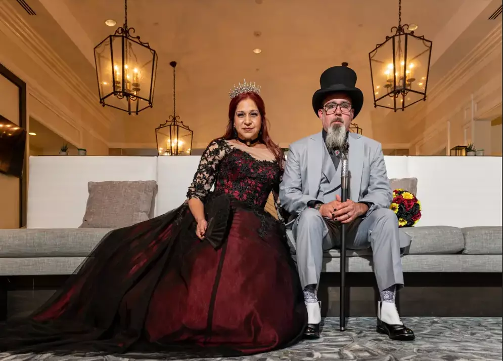 Black And Burgundy A-Line Gothic Wedding Dresses Long Sleeves Lace Appliques Floor Length Vintage Bridal Gown 2025 Vestido De Novia