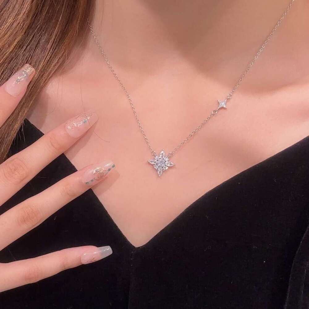 Butterfly sterg sier necklace, light , high-end feeg, lucky clover zircon collarbone chain, heart pendant