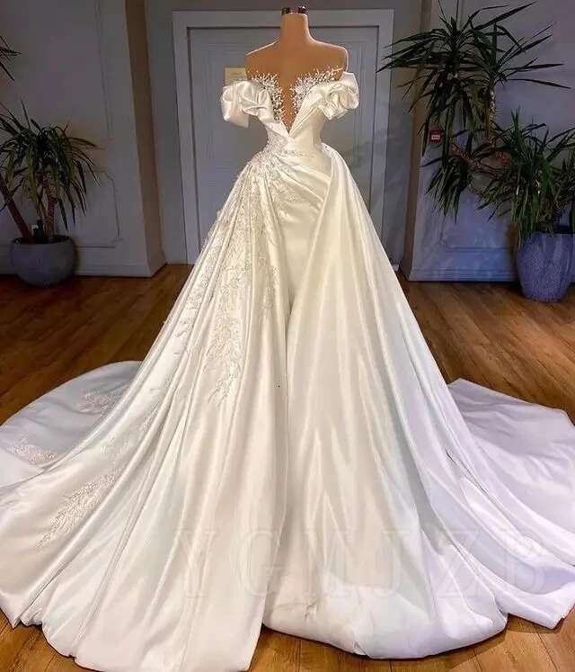 Satin Pearls Wedding Dresses Princess Puffy 2025 for Bride Beads Off Shoulder Saudi Arabia Dubai Bridal Gowns Customized