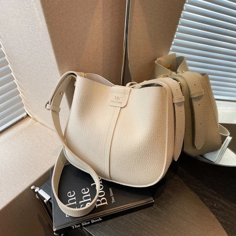 High end fashion womens cross body bag niche PU womens shoulder bag solid color bucket bag 250214