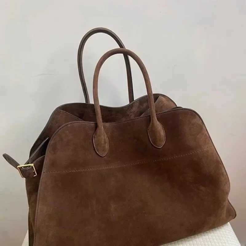 Ladies New Autumn Winter Tote Bag High-end Feel Niche Design Large Capacity Vintage Cmute Handbag 2024 Wen Shoder Bags Z250219