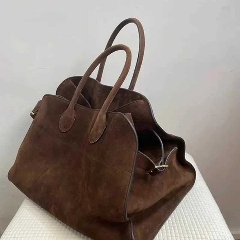Ladies New Autumn Winter Tote Bag High-end Feel Niche Design Large Capacity Vintage Cmute Handbag 2024 Wen Shoder Bags Z250219