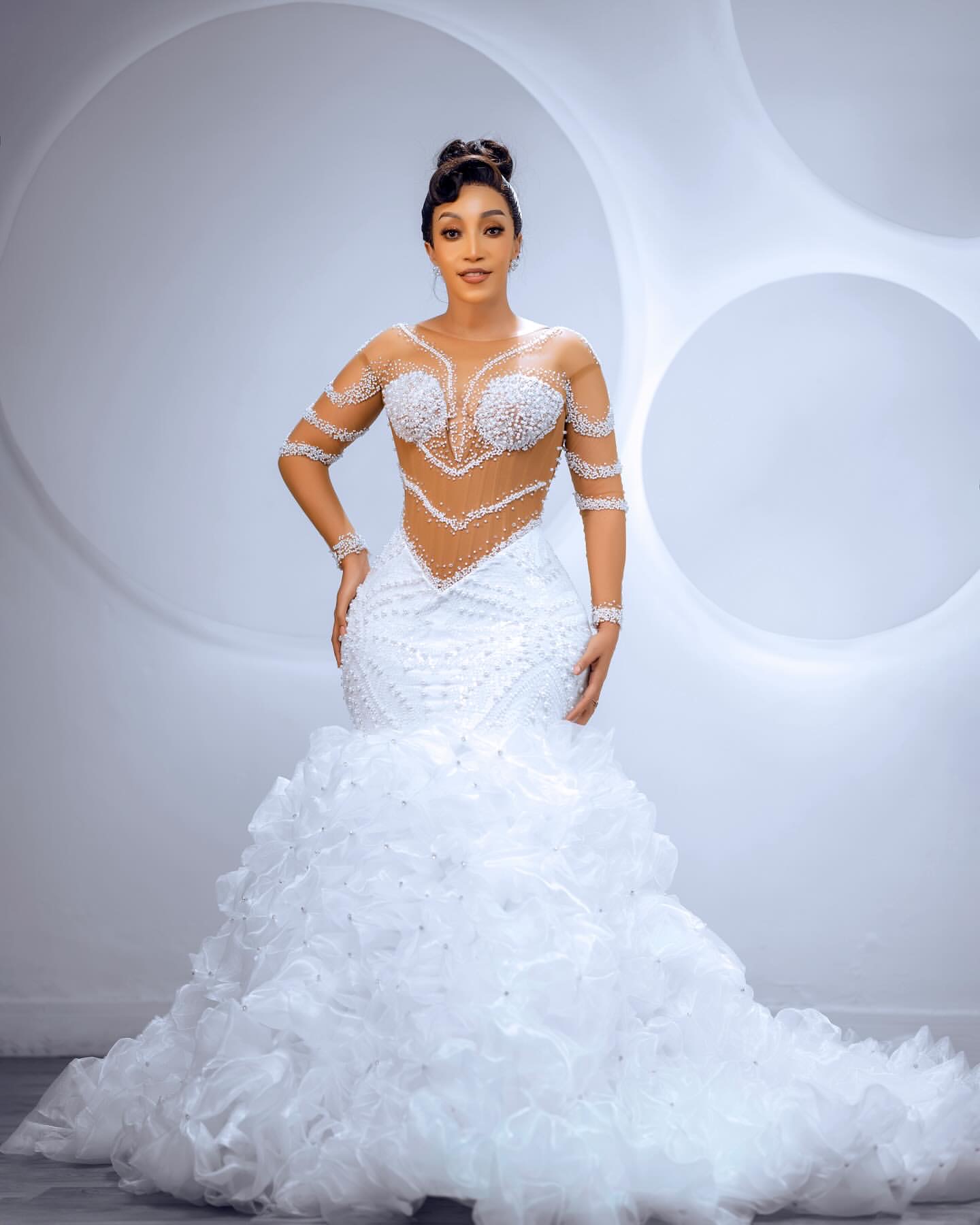 2025 Arabic Aso Ebi Plus Size White Wedding Dress Beaded Pearls Fulle Sleeves Organza Detacghable Train Bridal Gowns Dresses ZJ567