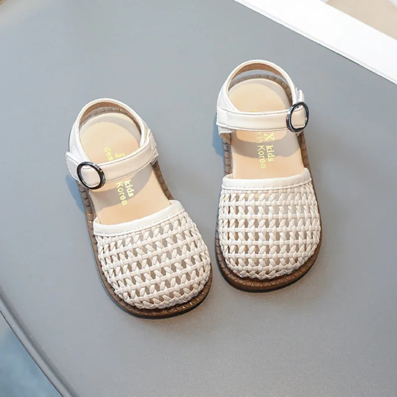 Kids Sandals for Girls Summer Princess Solid Color Cut-outs Flat Sandals Fashion Causal Children Toe-capped School Beach Sandals 250219