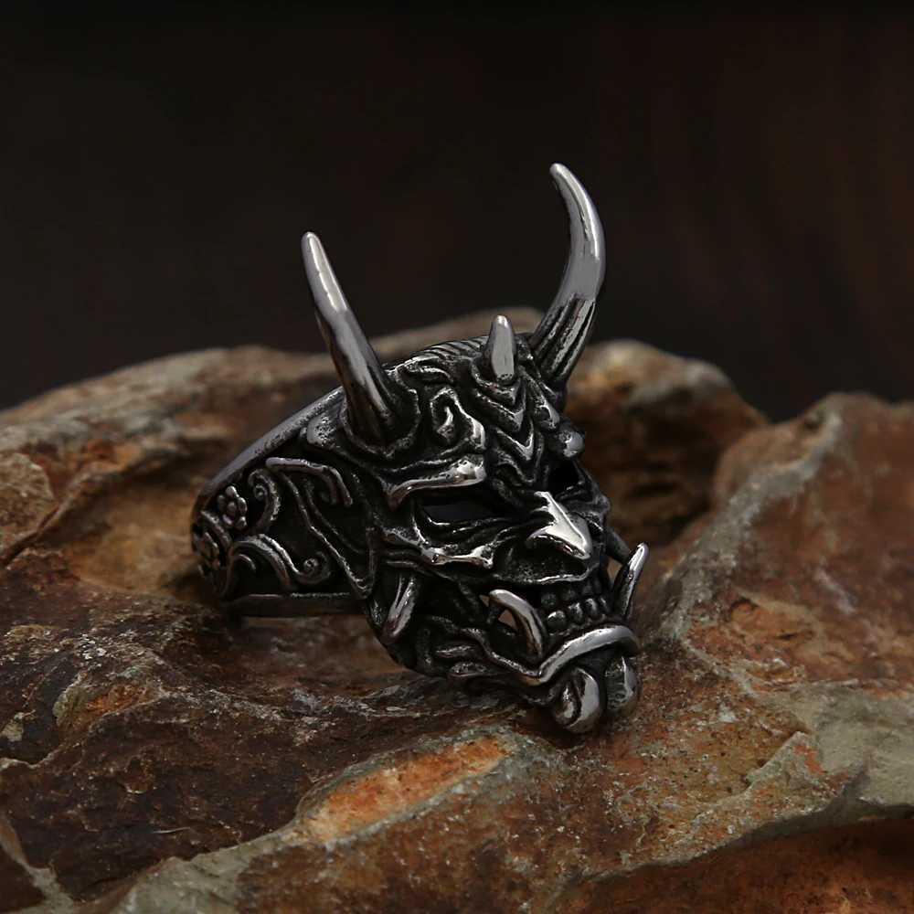 Vintage Unique Domineering Skull Ring Gothic Stainless Steel Mask Rings for Men Fashion Amulet Halloween Jewelry Gifts WholesaleXJ250219
