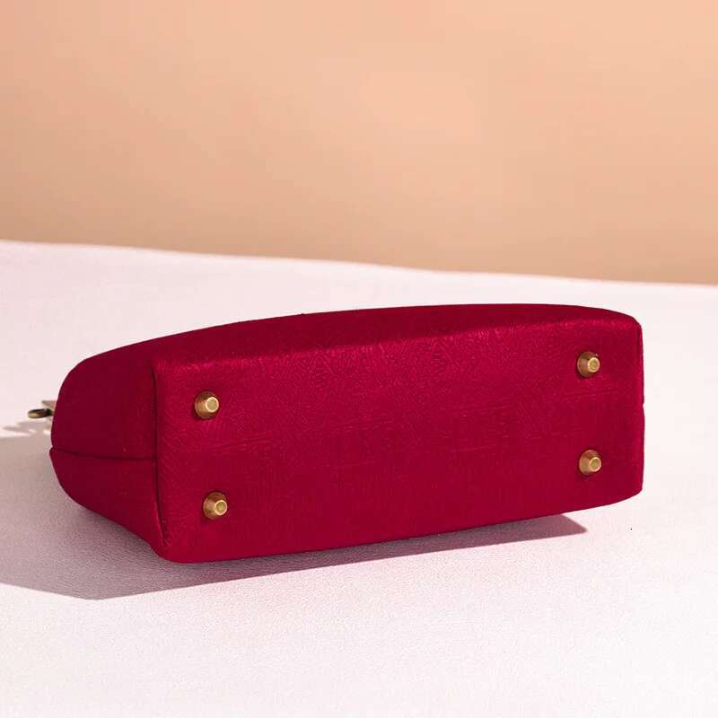 Cap Bury Banquet Wedding Soft Silky Glossy Fabric Women's Gold Edge Styg Small Handbag, With Feet, Retro Antique Style Trendy Chain Lock Bag, Sho