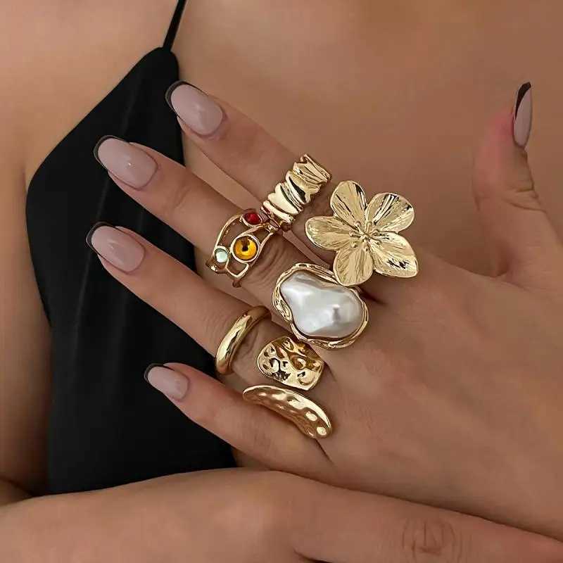 Fashion Gold Color Flower Crystal Imitation Pearl Open Ring for Women Engagement Party Gift Temperament Jewelry 2024 XJ250219