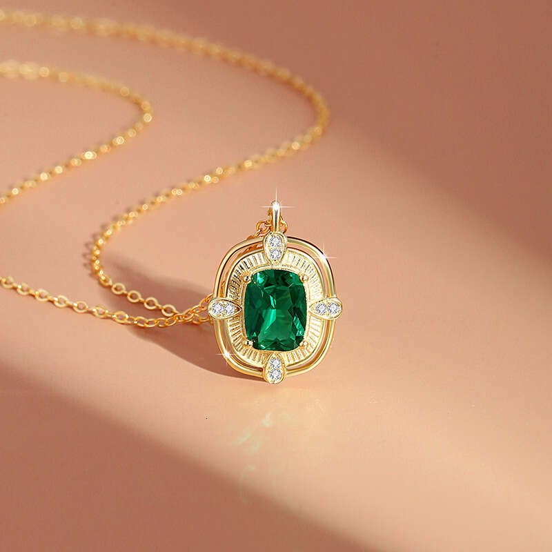 Square sugar pure sier necklace for women with niche design, light emerald zircon collarbone chain, high-end pendant