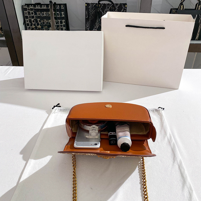 New 2025 Designer Wallet Retro Saddle Bag High-end Embroidery Crossbody Bag Casual Wallet Large Capacity Multifunctional Bag