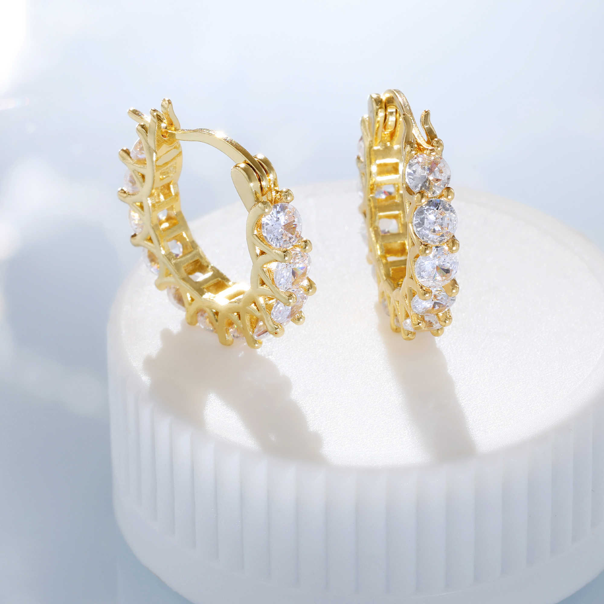 2023 Latest Daily Uses Ear Jewelry 10k/14k/18k Solid Gold GRA D White Huggie Hoop Moissanite Earrings