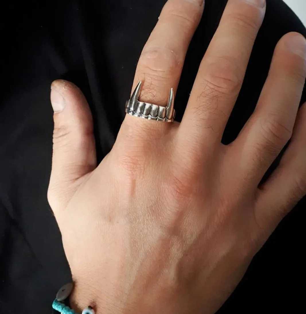 Antique Silver Color Vampire Teeth Open Ring For Women Men Retro Creative Hiphop Adjustable Rings Punk Party Jewelry A965XJ250219