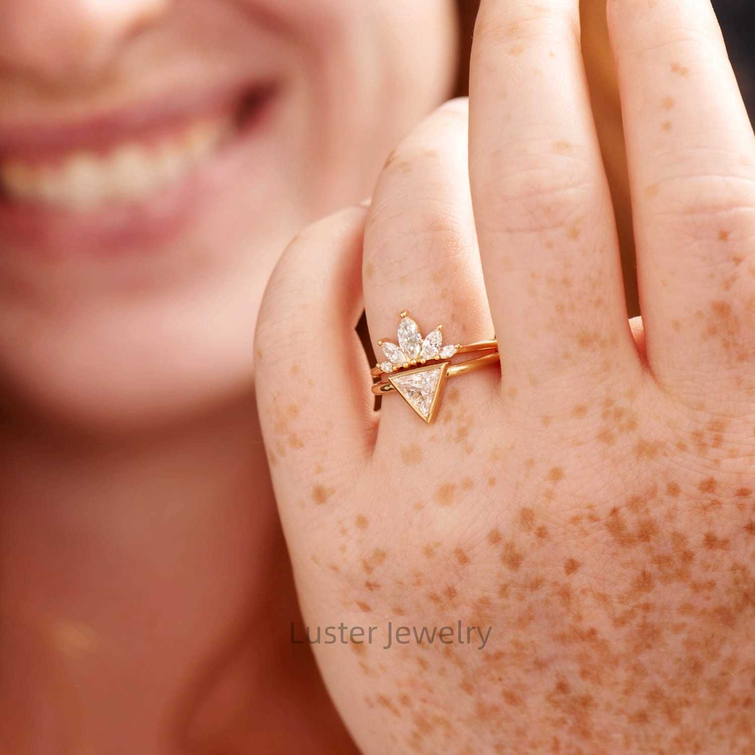 Luster Excellent 10K 14K 18K Gold Bezel Setting Triangle 0.5ct/1.0ct D Color Engagement Moissanite Solitaire Ring Women