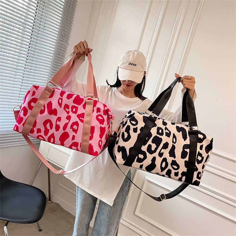 Fitness bag, large capacity, cow pattern, fashionable and trendy storage luggage bag, women's short distance outdoor travel bag, business travel 