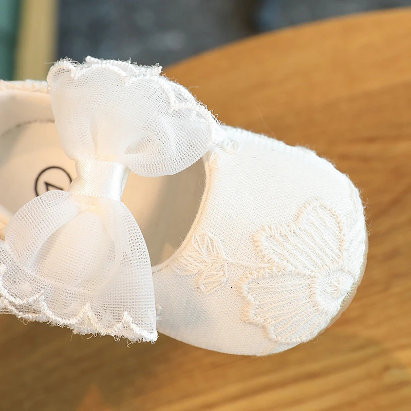 Cute White Lace Baby Girl Princess shoes Baby Moccasins Moccs Shoes Bow Fringe Rubber Soled Non-slip Footwear Crib Shoes 250219