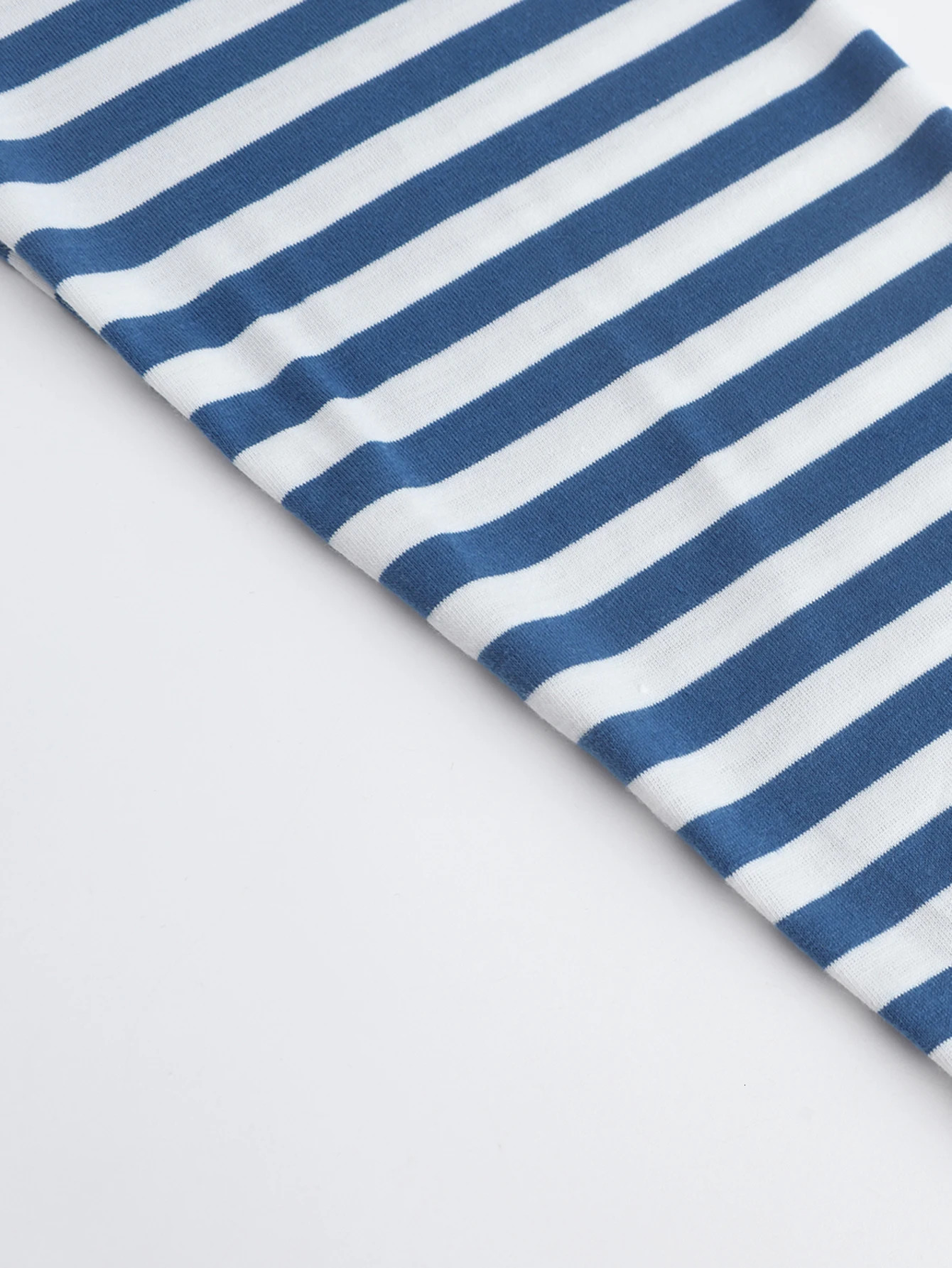 Fashionable stretch casual navy blue striped Tshirt for men long sleeved base shirt mens clothing 250213
