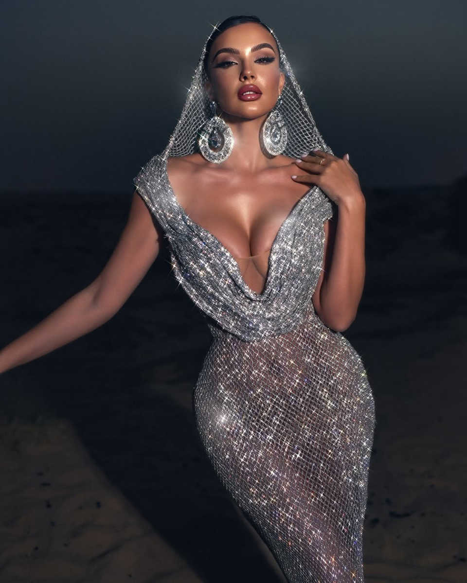 Sexy Evening Dresses For Women V Neck Sleeveless Gown Lace Sequins Sweep Train Customized Dress