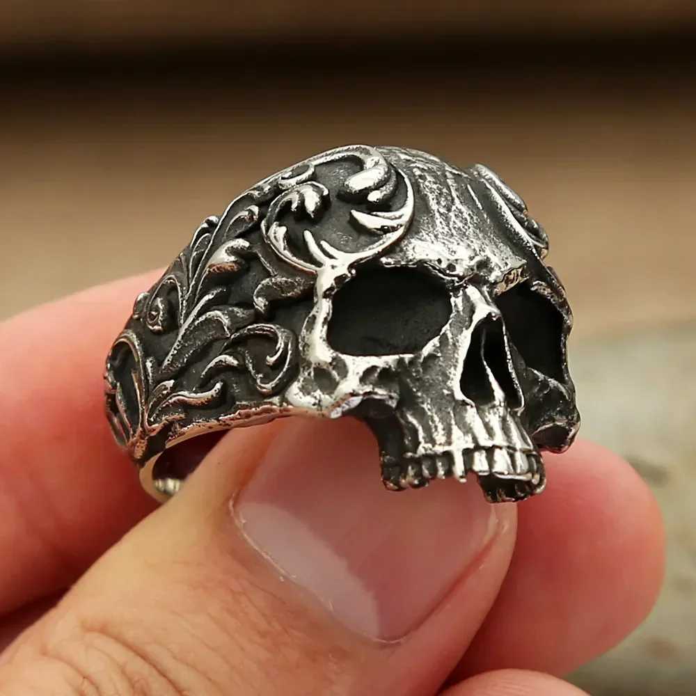 New Stylish and Minimalist Mens Vintage Skull Ring Gothic Biker Rings for Men Women Punk Motorcycle Band Jewelry Gift WholesaleXJ250219